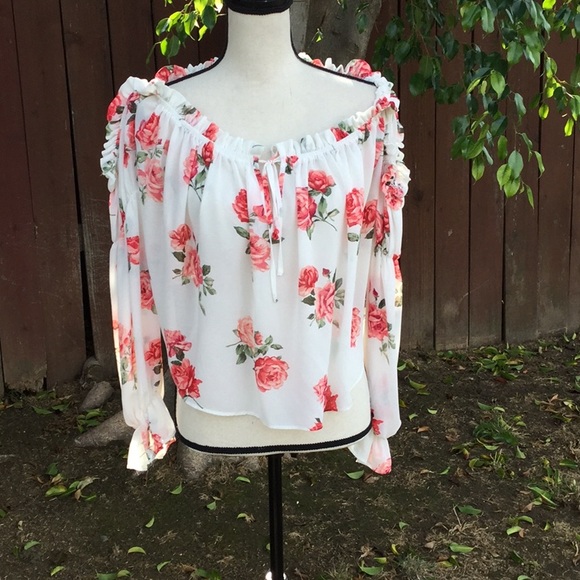 Forever 21 Tops - Pretty off the shoulder blouse